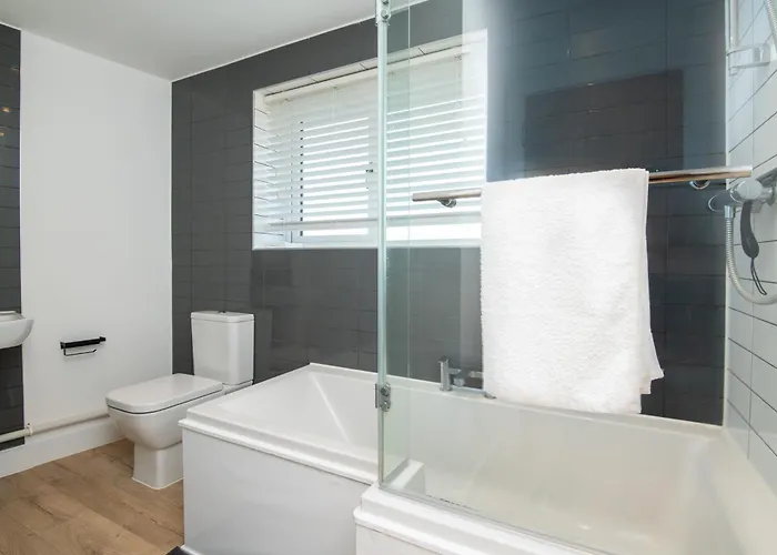 Apartment Entire In Downend, *