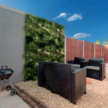 Апартаменти Entire In Downend, *