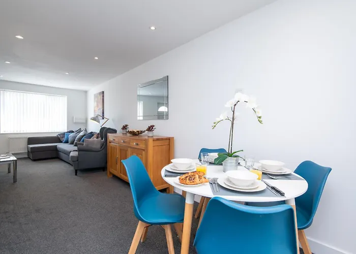 Апартаменти Entire In Downend, *