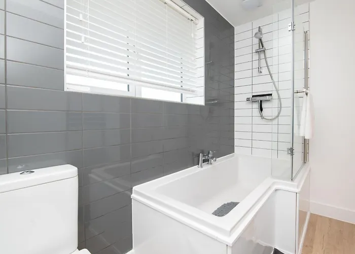 Entire In Downend, Daire Bristol