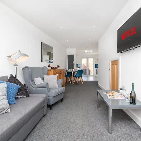 Apartman Entire In Downend, *