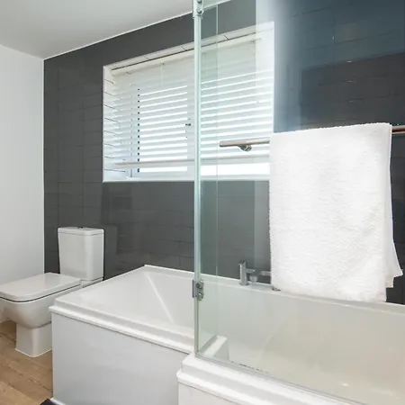 Apartament Entire In Downend, *